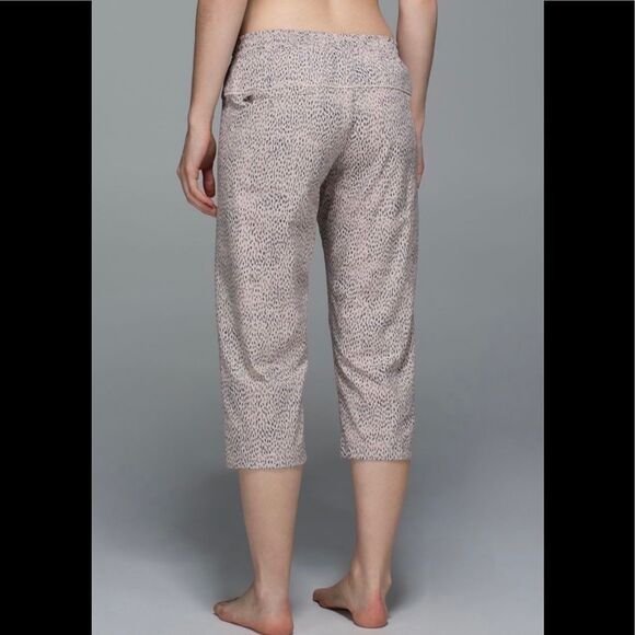 Lululemon Step Lively Crop Pant size 4 - Picture 6 of 12